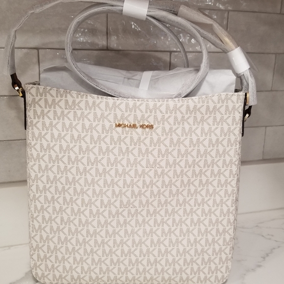 Michael Kors Vanilla Jet Set Large Messenger/Crossbody  bag - Picture 8 of 10